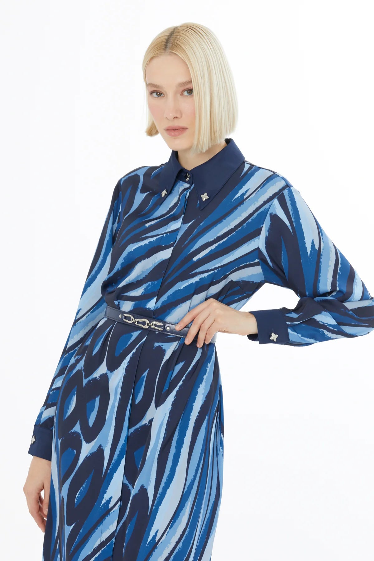 Uzun Kollu Gömlek Yaka Kemerli Maxi Elbise