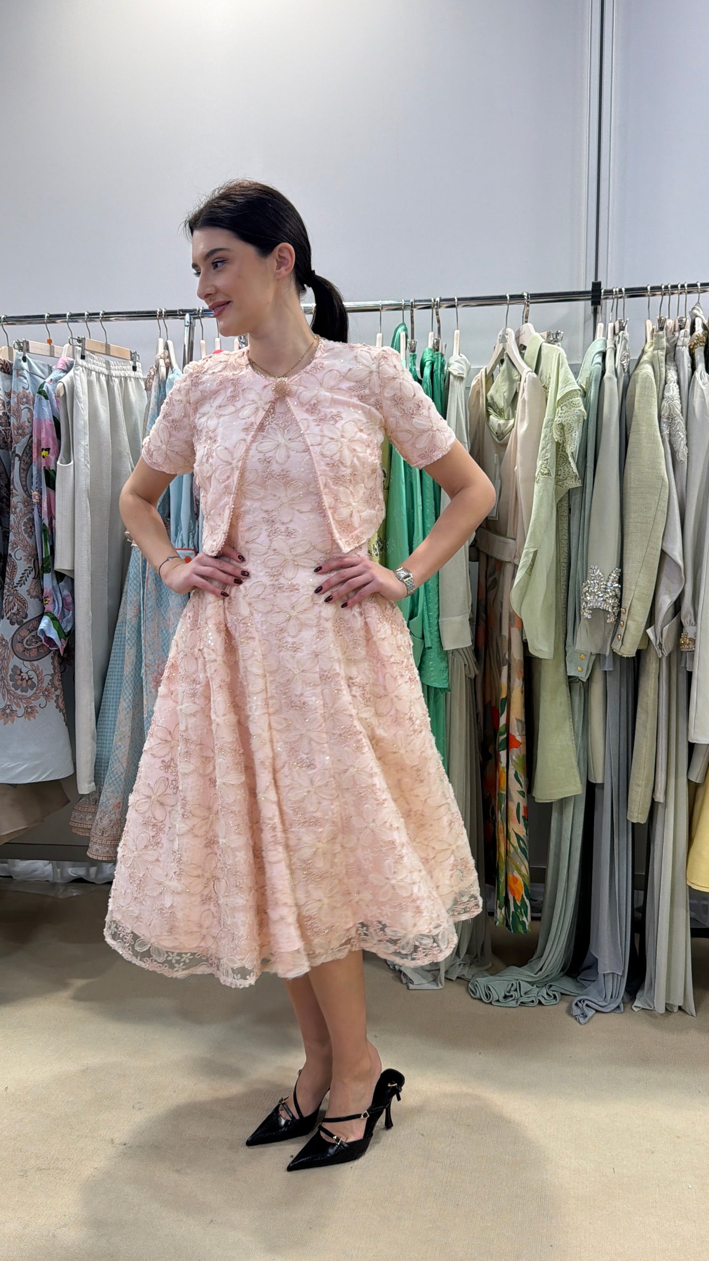 فستان وردي ميدي بجاكيت قصير