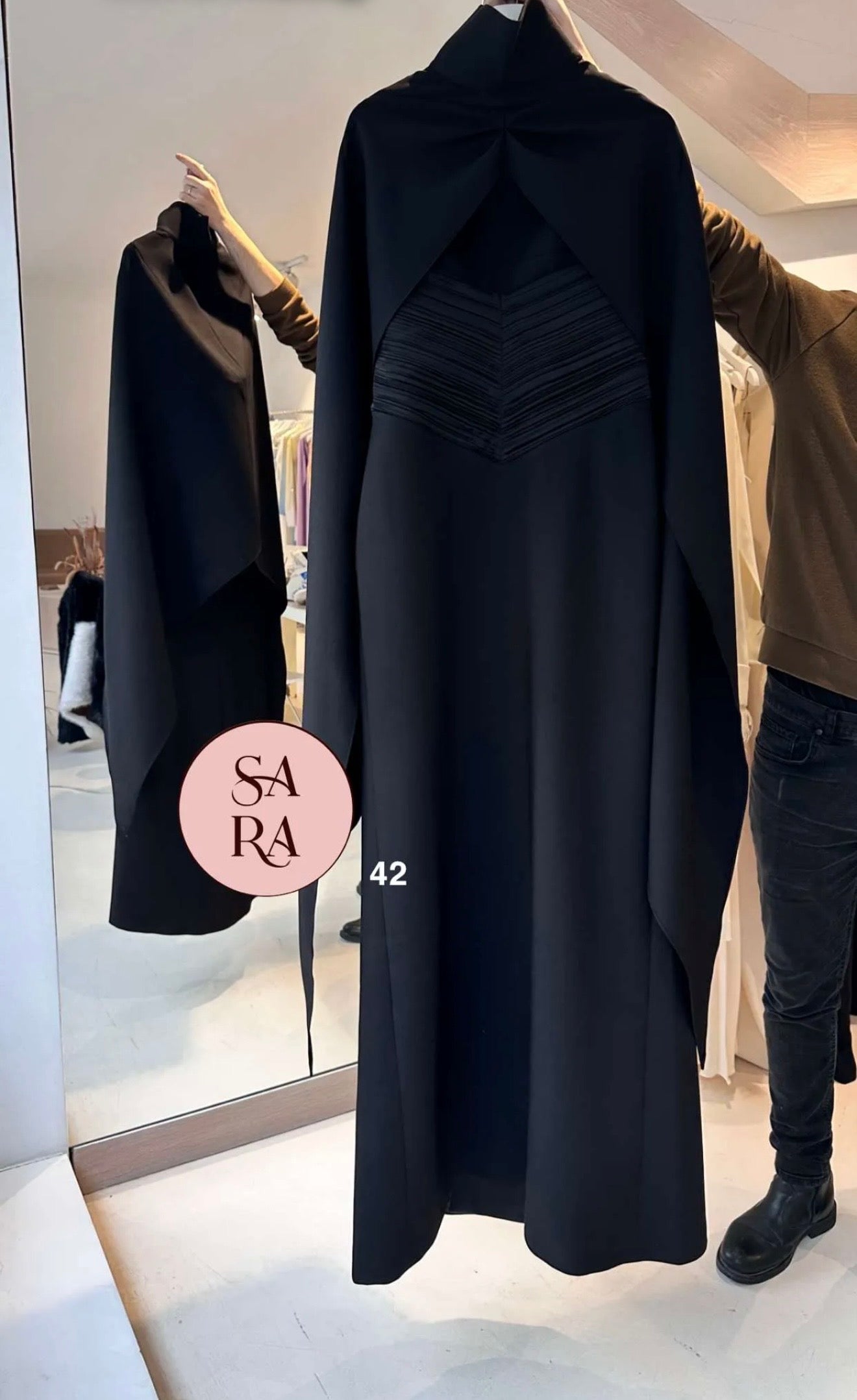 فستان اسود كريب