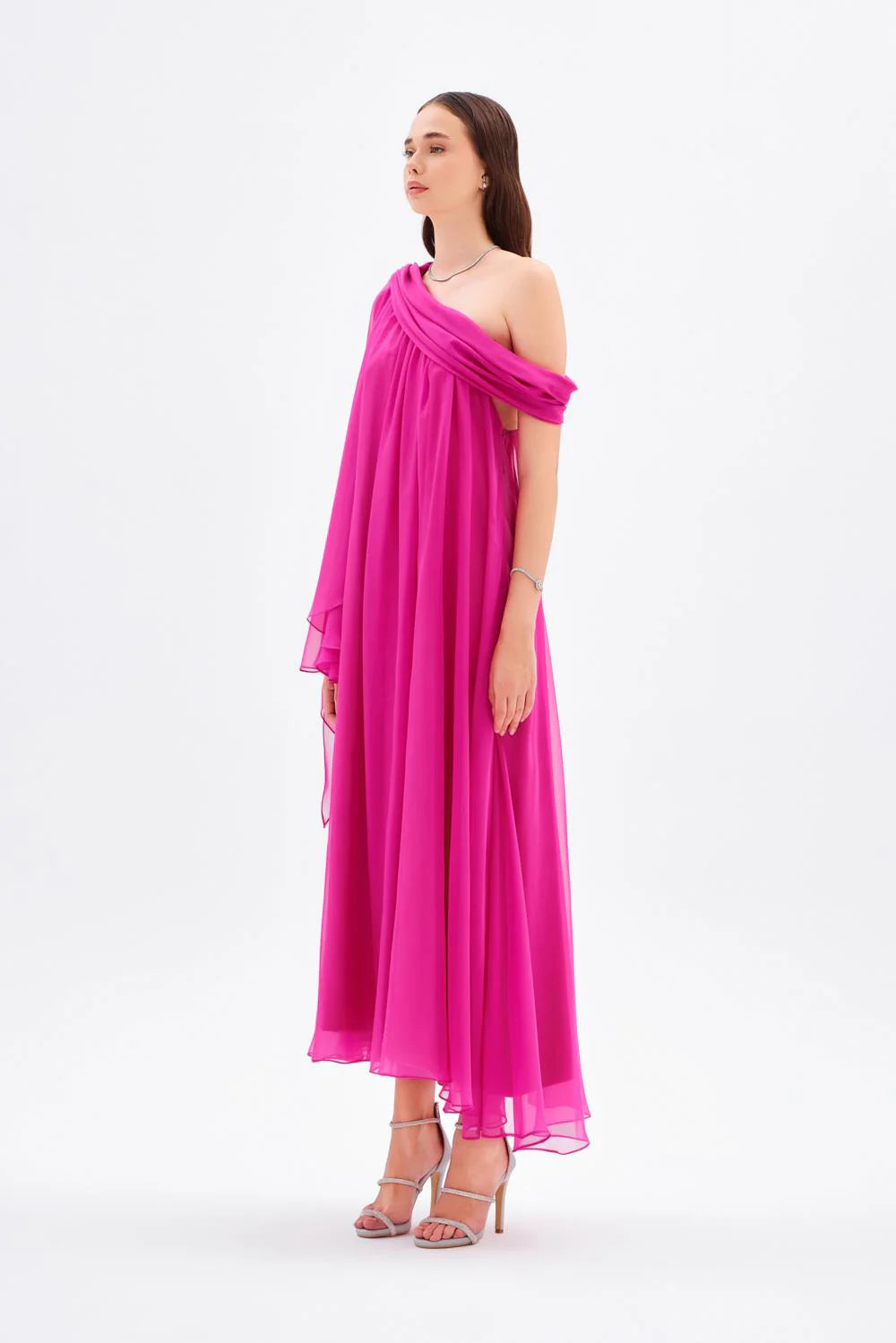 DÜŞÜK OMUZLU ŞİFON MİDİ ABİYE ELBİSE - 9081C