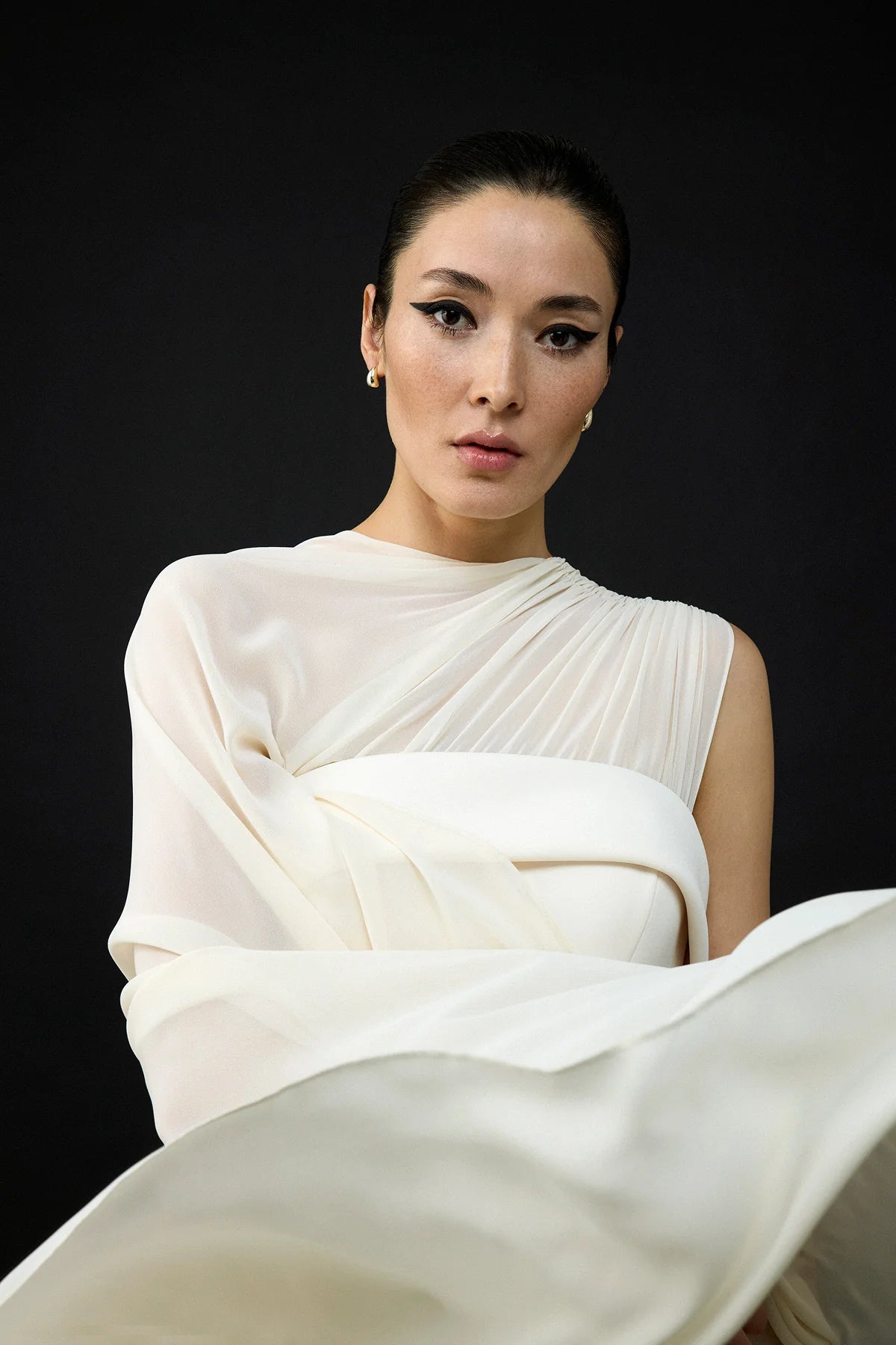 Tül Pelerinli Arka Fiyonk Detaylı Straplez Uzun Abiye ELBİSE 2244