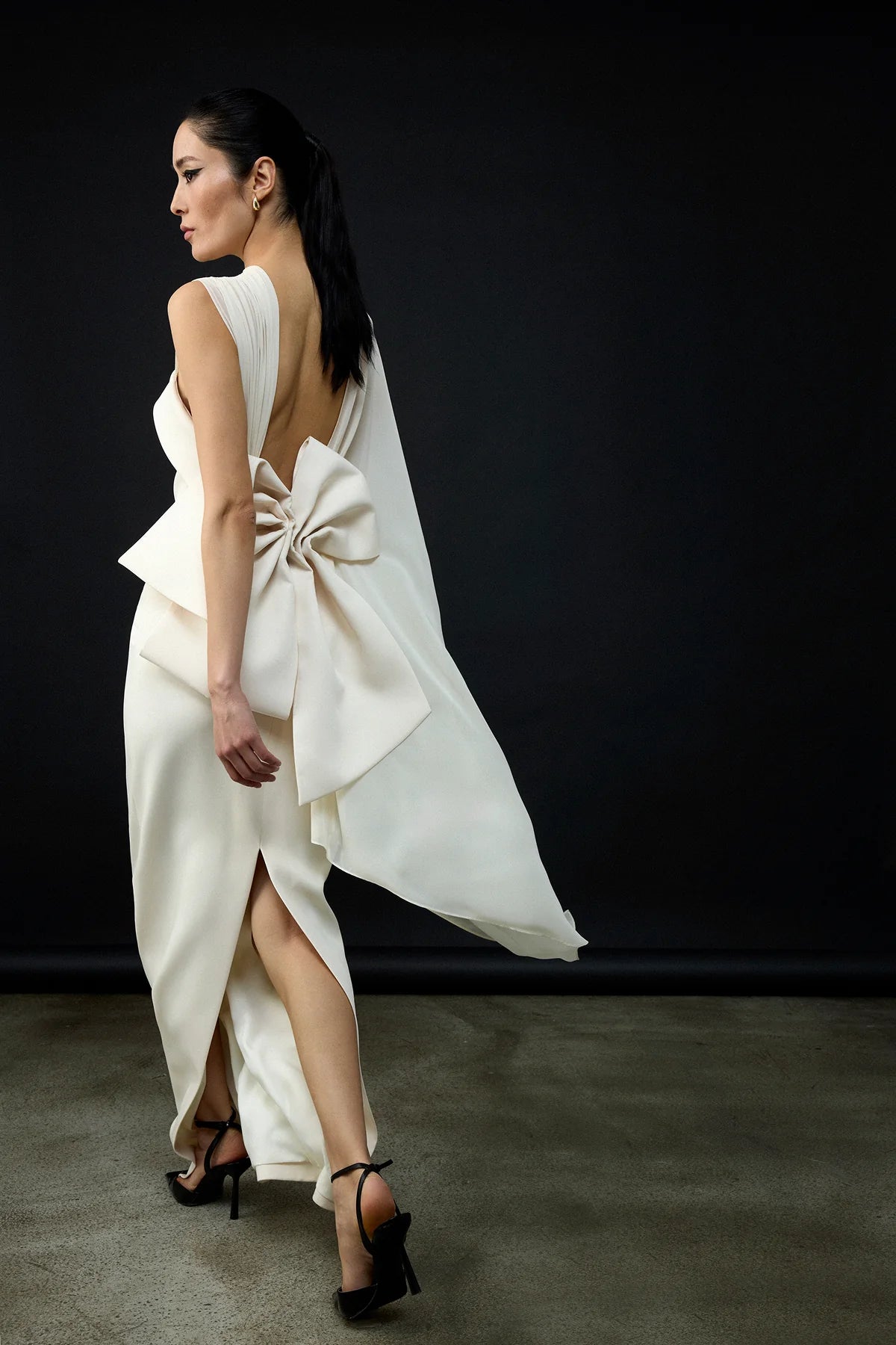 Tül Pelerinli Arka Fiyonk Detaylı Straplez Uzun Abiye ELBİSE 2244