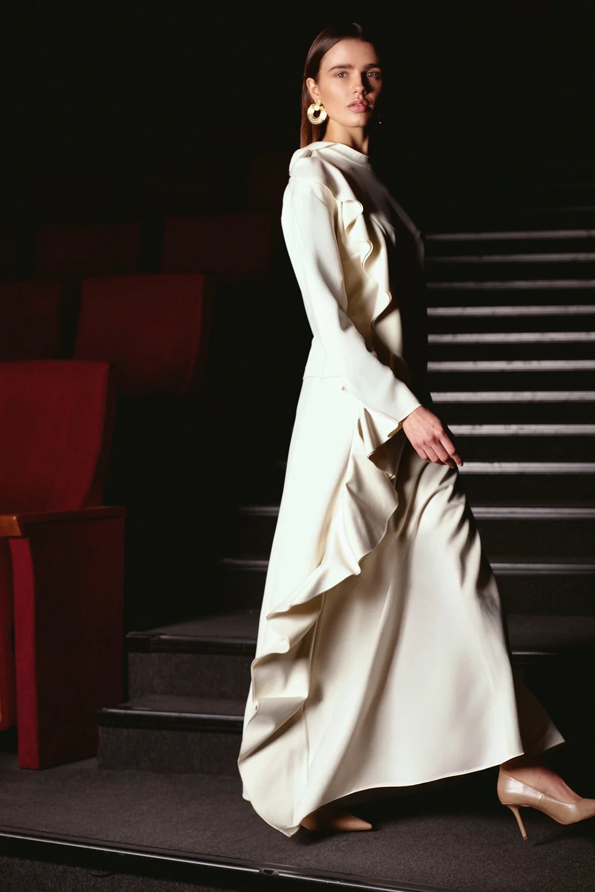 VOLANLI YÜKSEK YAKA BLUZ ETEK TAKIM