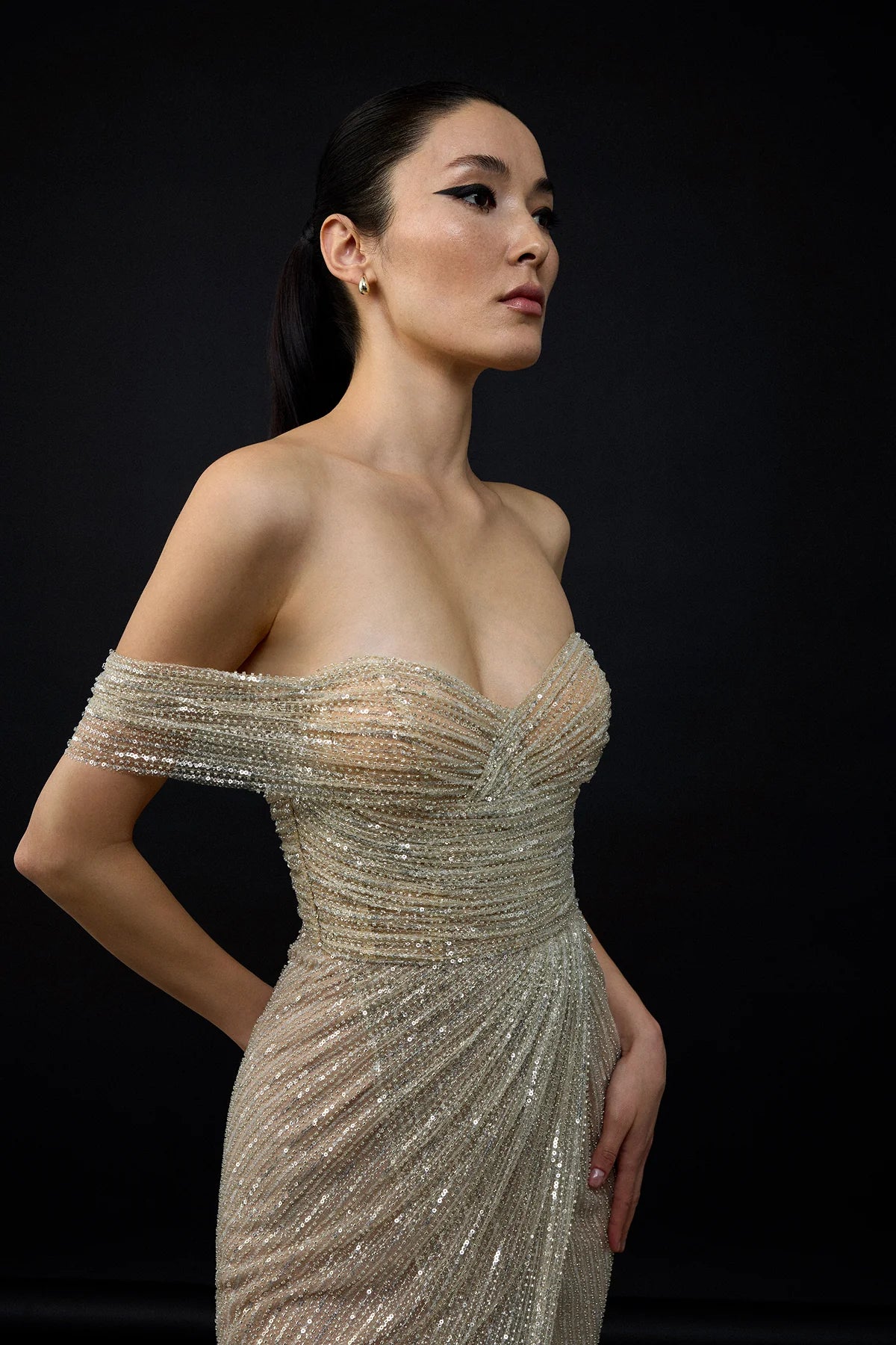 PUL PAYET DETAYLI STRAPLEZ YIRTMAÇLI UZUN ABİYE ELBİSE 2100