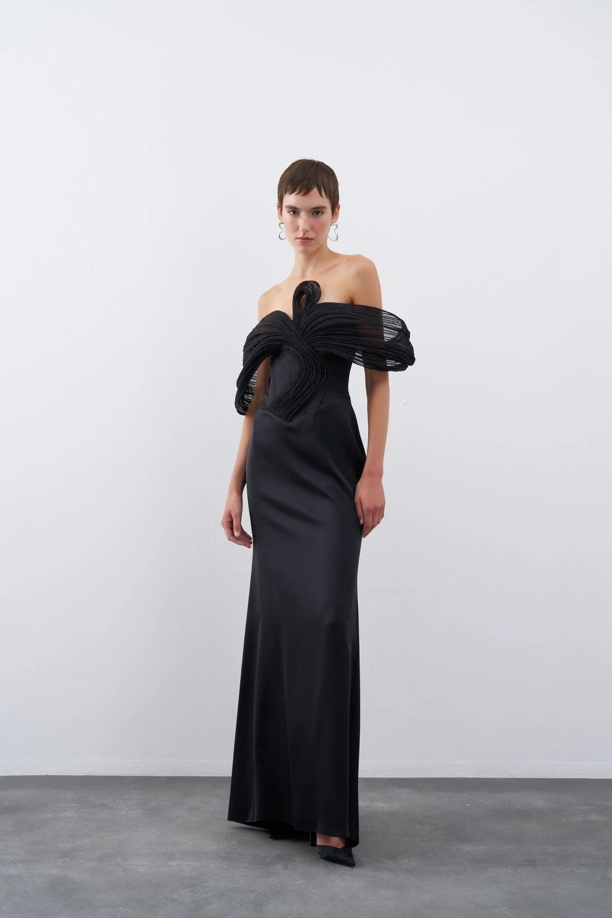 STRAPLEZ DÜŞÜK OMUZLU ORGANZE DETAYLI UZUN ABİYE ELBİSE 2246