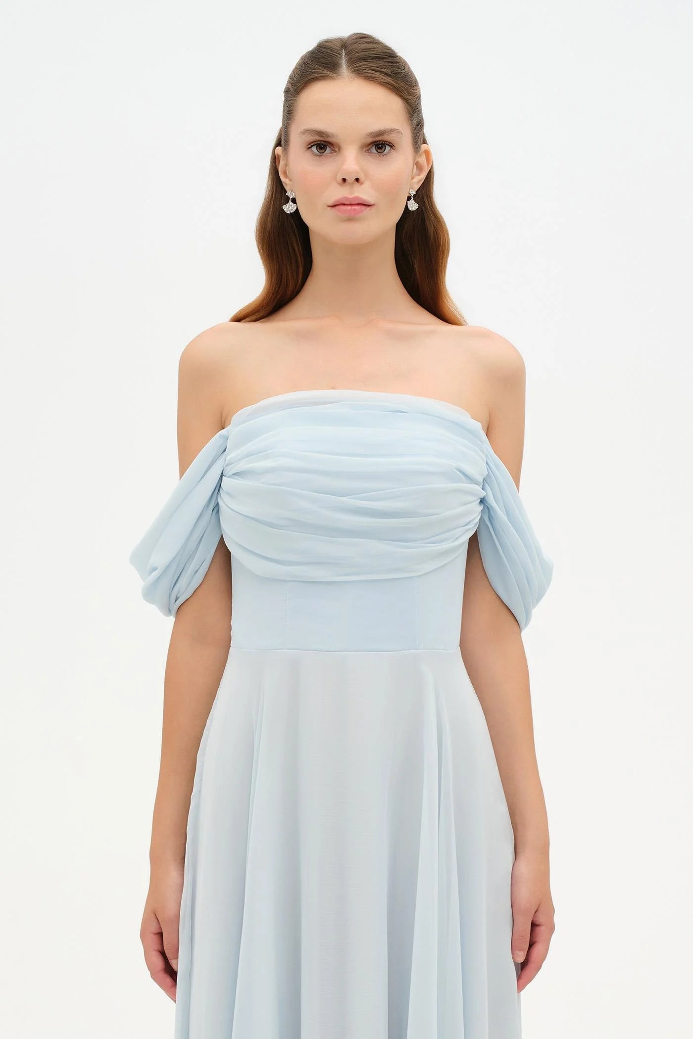 DÜŞÜK KOL İNCE DRAPE DETAYLI MİDİ ŞİFON ABİYE ELBİSE - 26202C