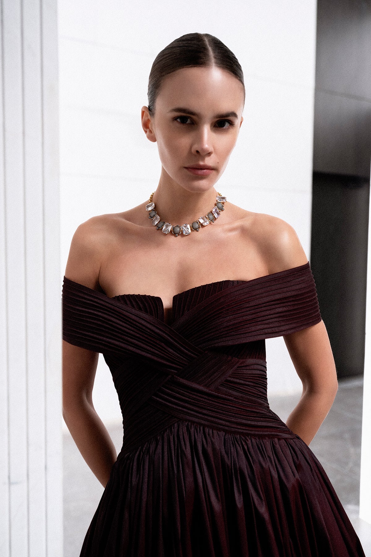 GÖĞÜS DEKOLTELİ OMZU AÇIK STRAPLEZ UZUN ABİYE ELBİSE 2240