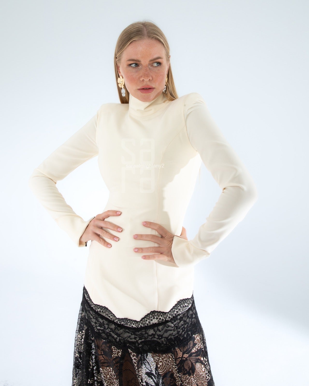 فستان اسود وابيض مع دانتيل 2209