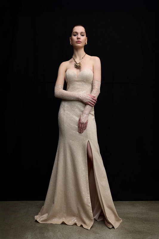 SİMLİ DANTEL KALP YAKA YIRTMAÇ DETAYLI UZUN ABİYE ELBİSE