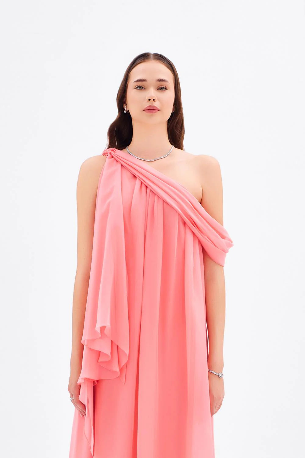 DÜŞÜK OMUZLU ŞİFON MİDİ ABİYE ELBİSE - 9081C