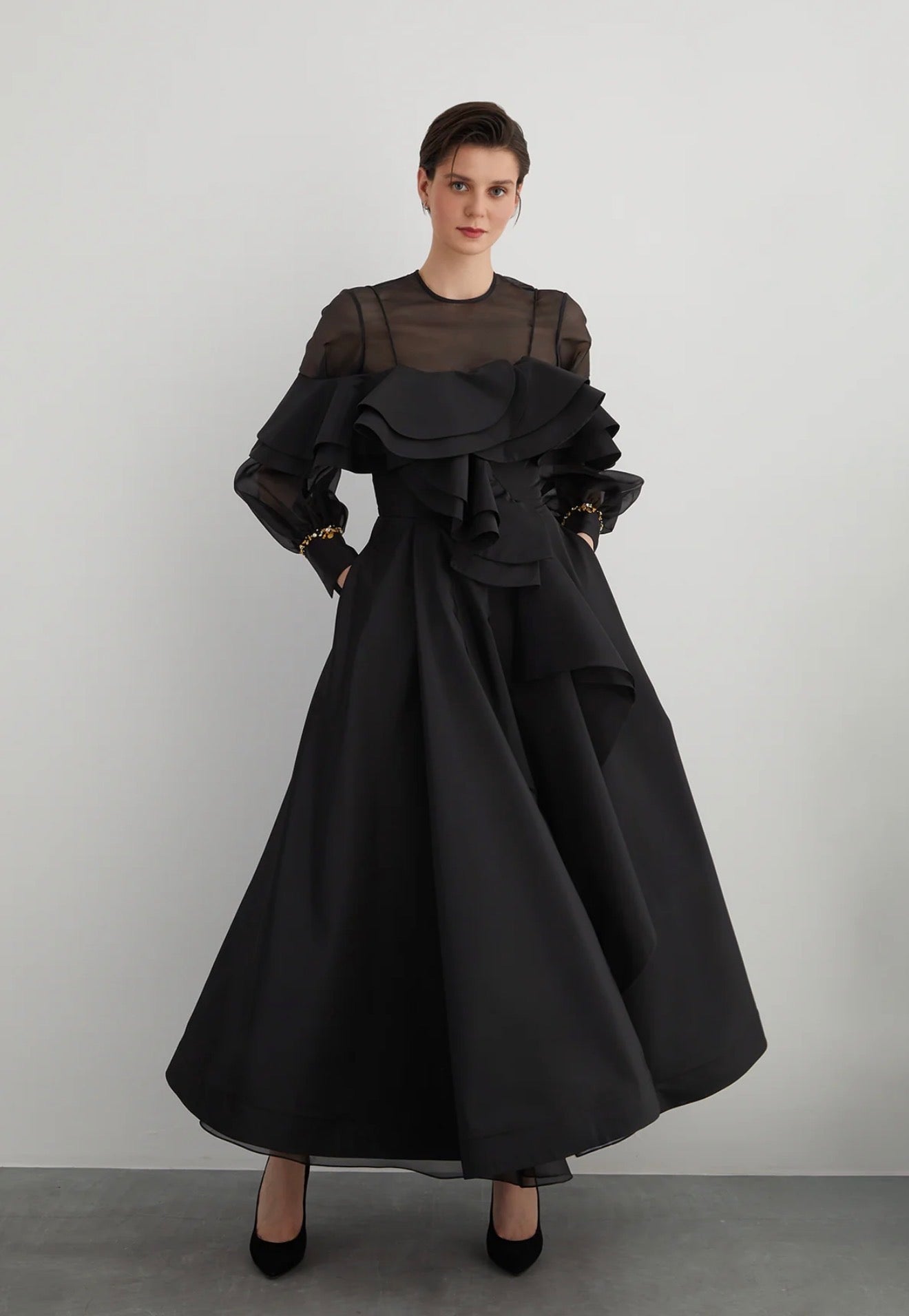 Çıkarılabilir Transparan Bluz Detaylı Manşeti İşlemeli Askılı Elbise