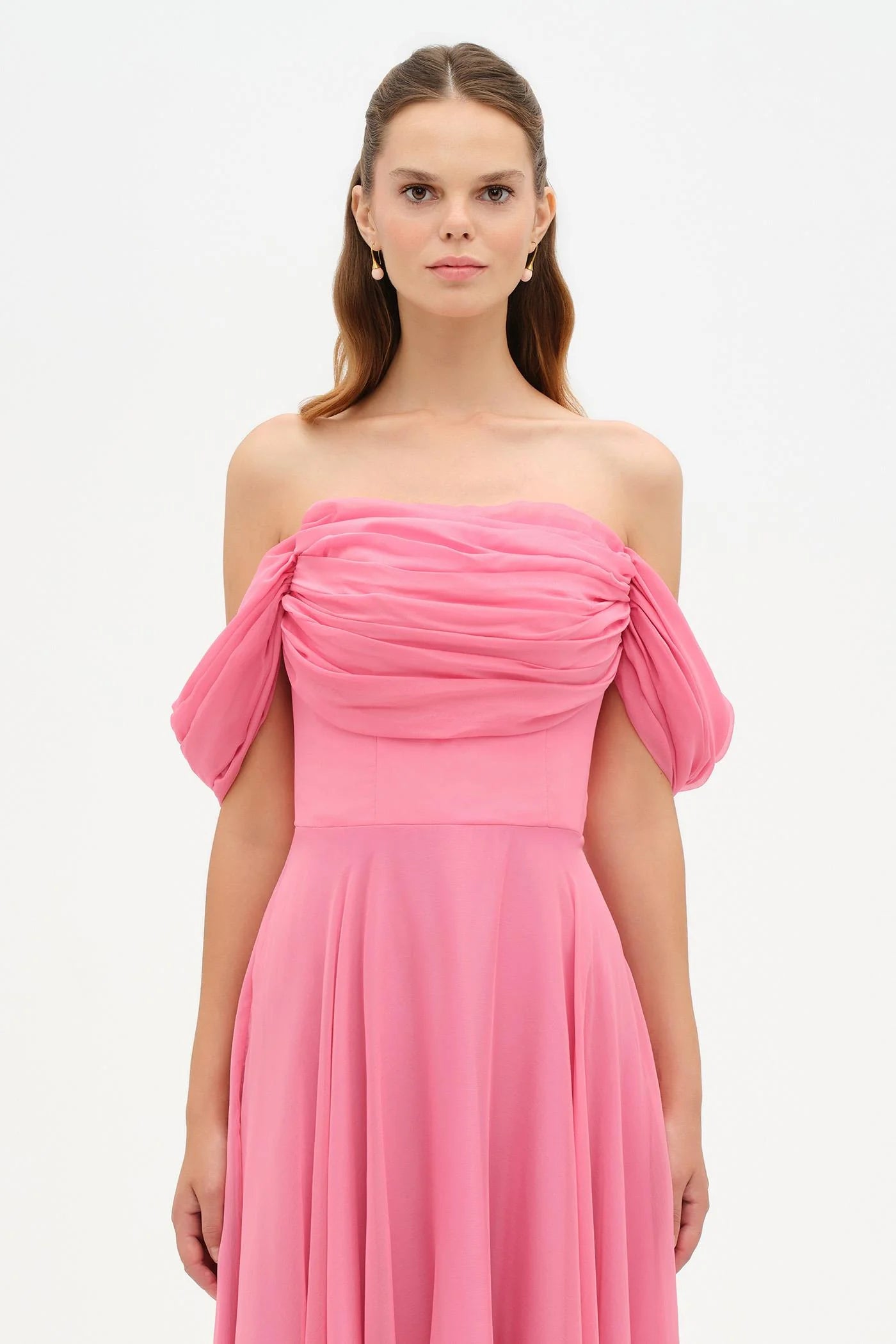 DÜŞÜK KOL İNCE DRAPE DETAYLI MİDİ ŞİFON ABİYE ELBİSE - 26202C
