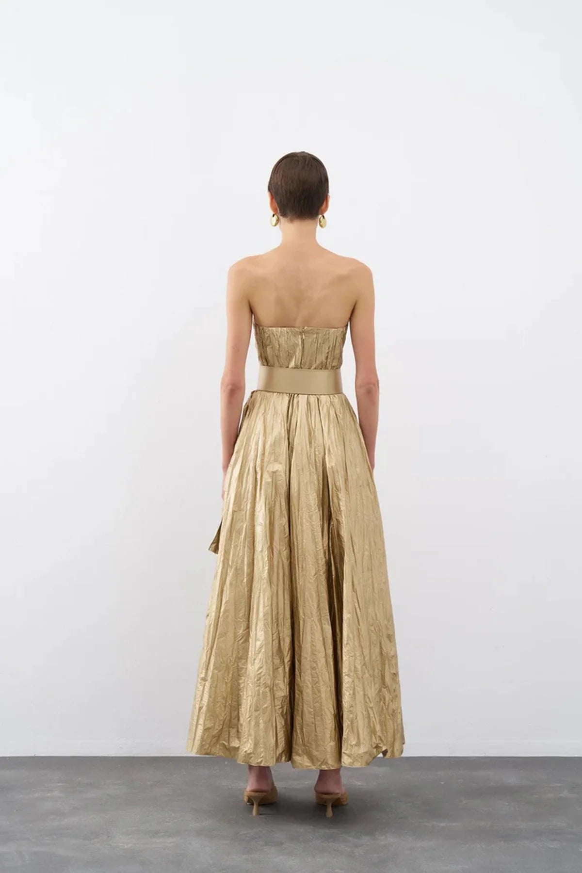 KEMER DETAYLI CEPLİ STRAPLEZ PARLAK UZUN ABİYE ELBİSE 2201