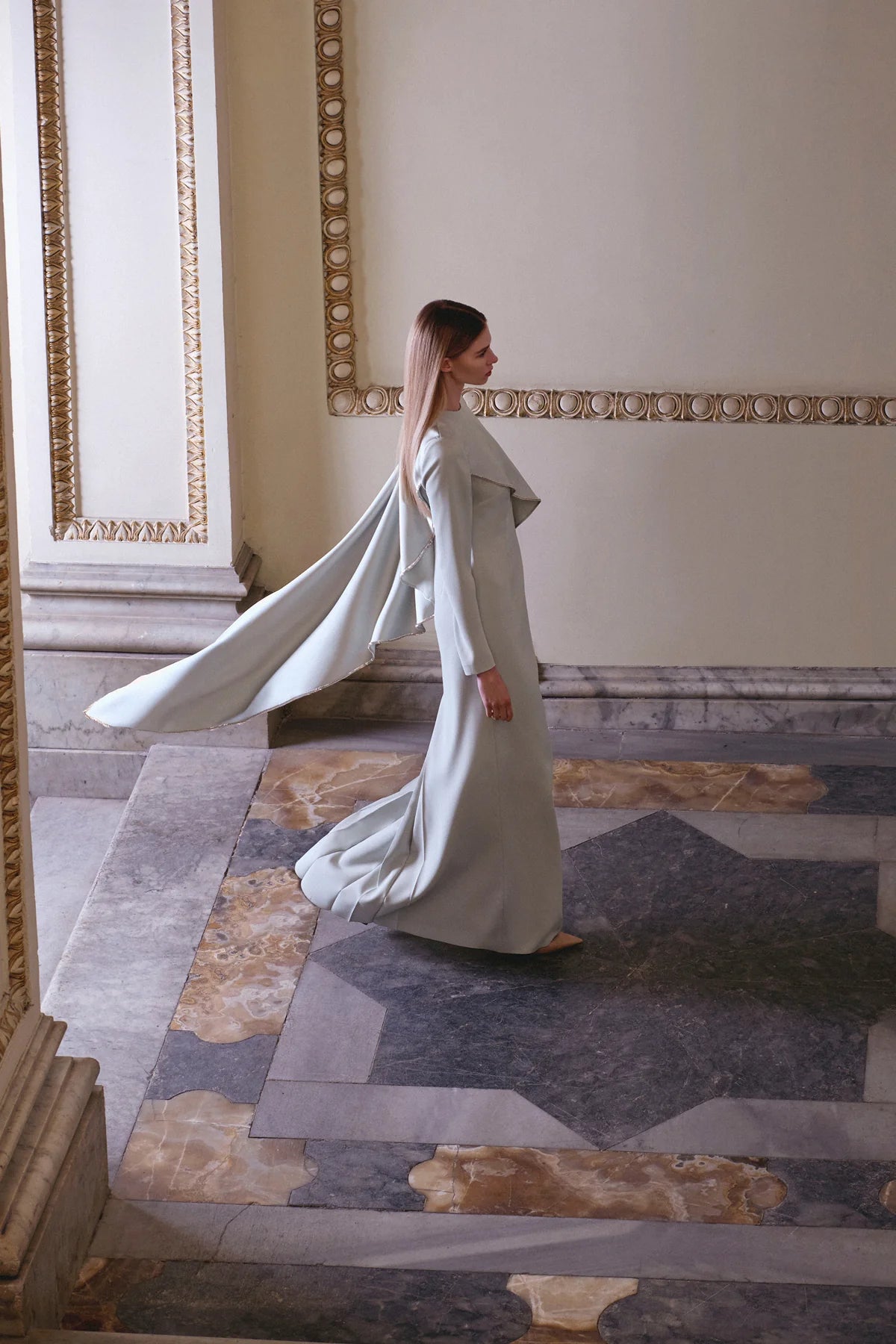 Taş Detaylı Drapeli Asimetrik Uzun Kollu Abiye Elbise 2270