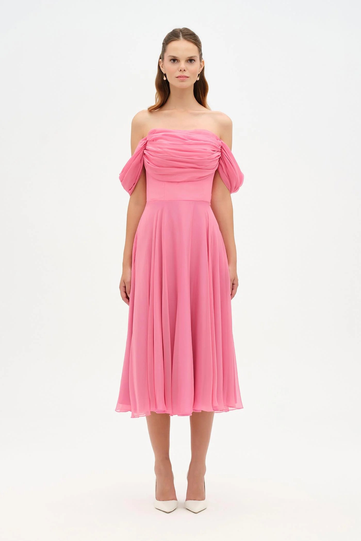 DÜŞÜK KOL İNCE DRAPE DETAYLI MİDİ ŞİFON ABİYE ELBİSE - 26202C