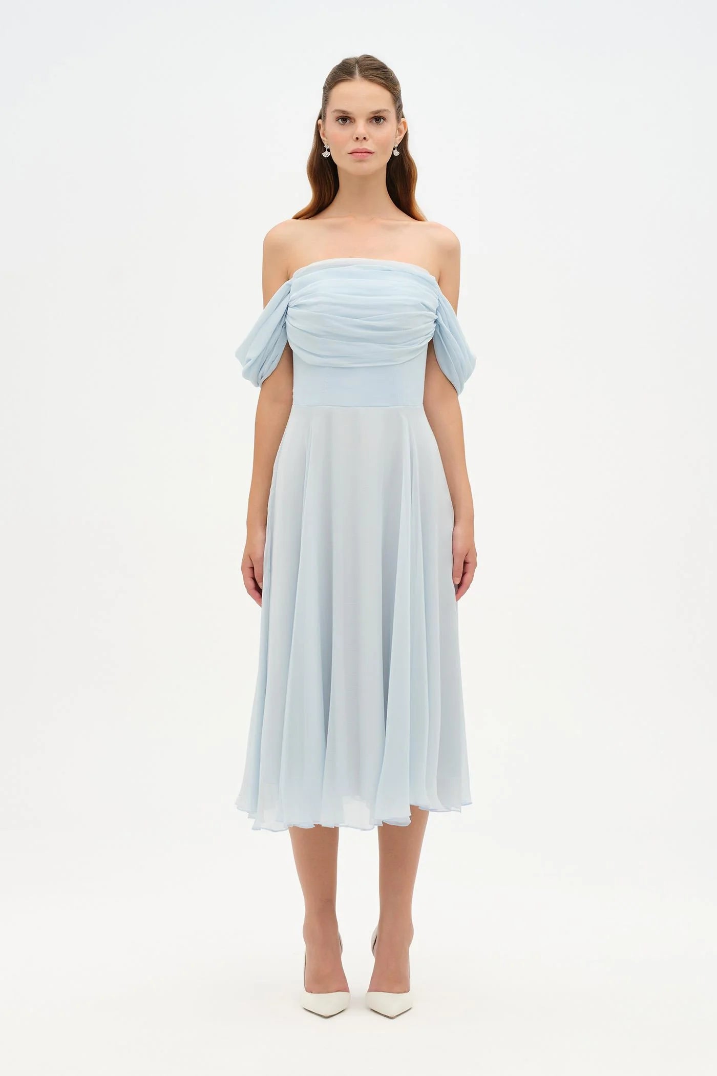 DÜŞÜK KOL İNCE DRAPE DETAYLI MİDİ ŞİFON ABİYE ELBİSE - 26202C