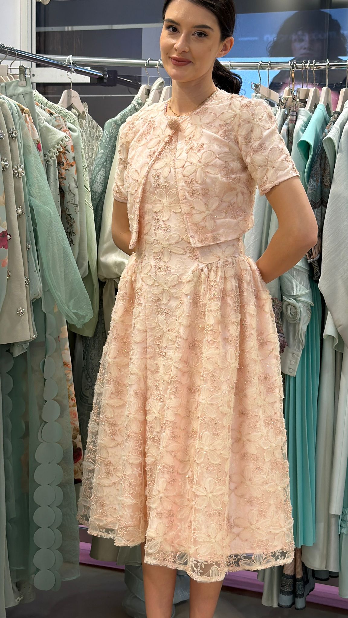 فستان وردي ميدي بجاكيت قصير