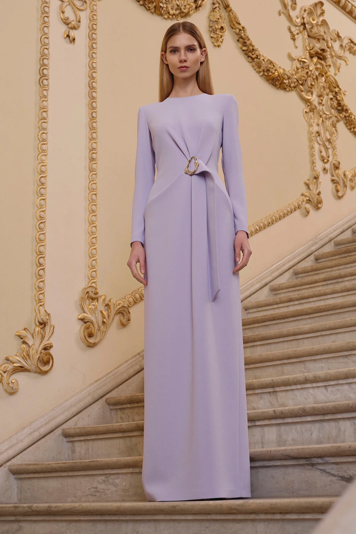 KEMER DETAYLI UZUN KOLLU ABİYE ELBİSE