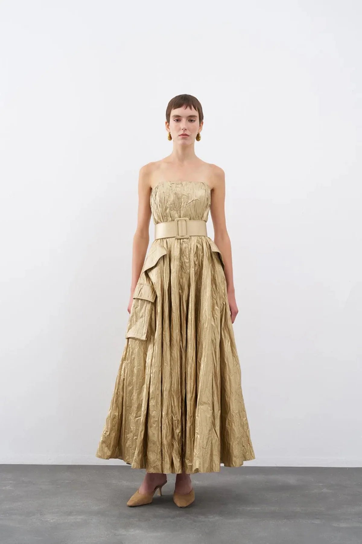 KEMER DETAYLI CEPLİ STRAPLEZ PARLAK UZUN ABİYE ELBİSE 1173