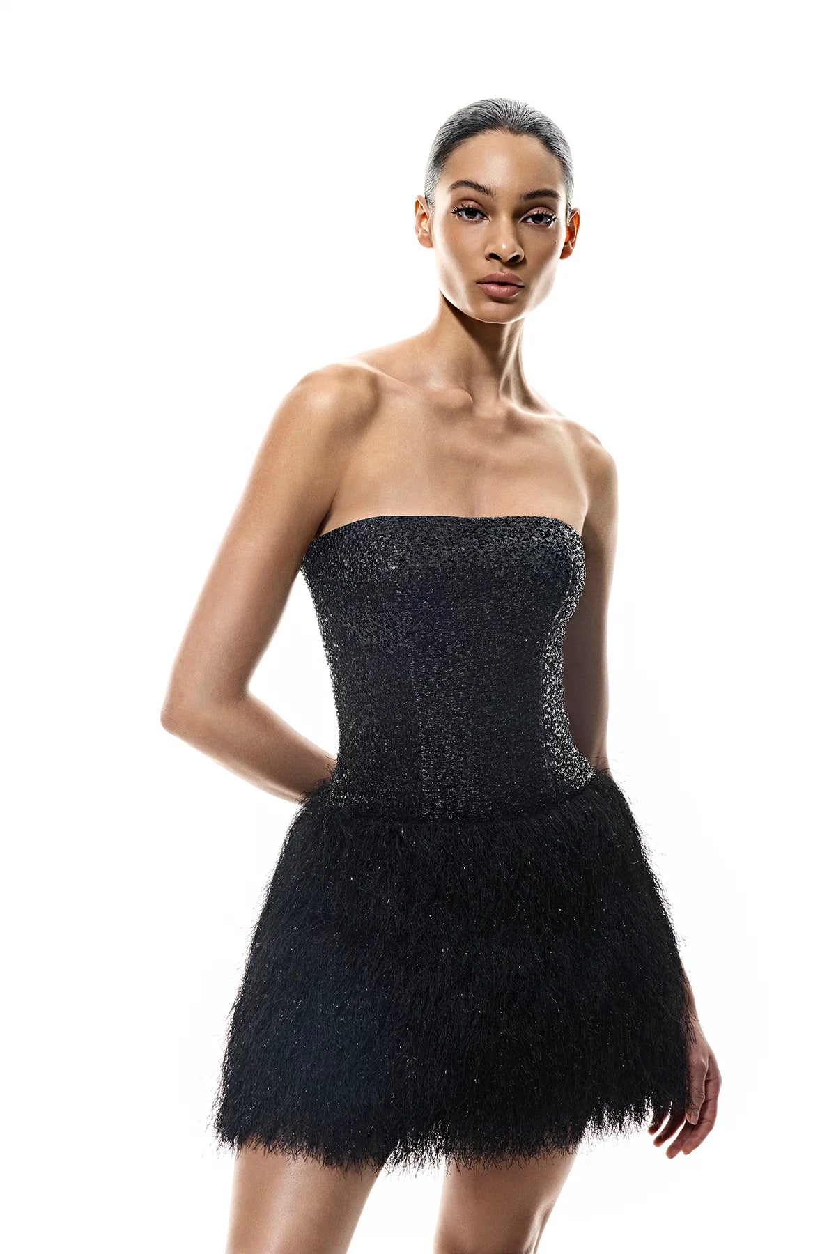 STRAPLEZ PAYETLİ ÜST TÜY DETAYLI MİNİ ABİYE ELBİSE 1384