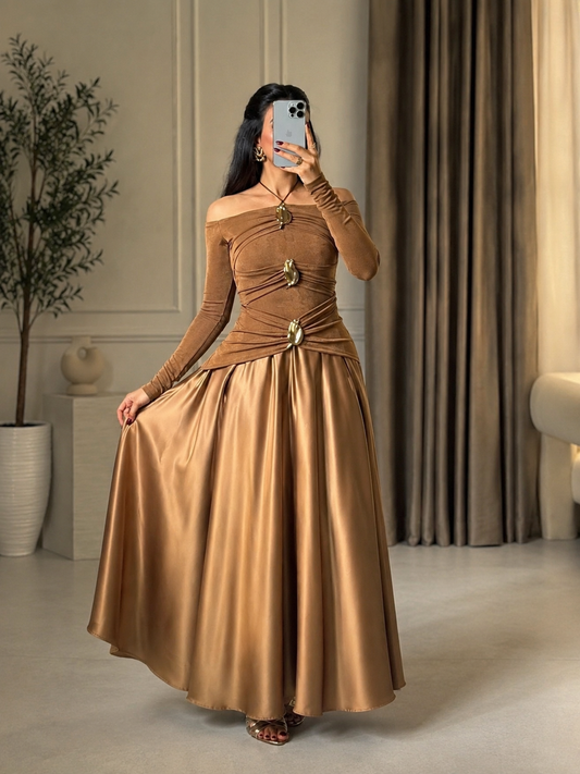 Gold Aksesuarlı Drapeli Maxi Elbise