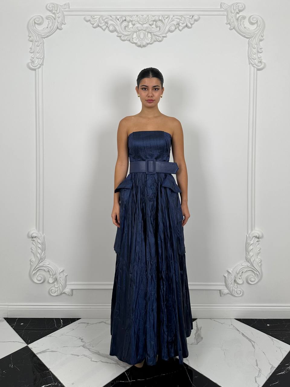 KEMER DETAYLI CEPLİ STRAPLEZ PARLAK UZUN ABİYE ELBİSE 1173