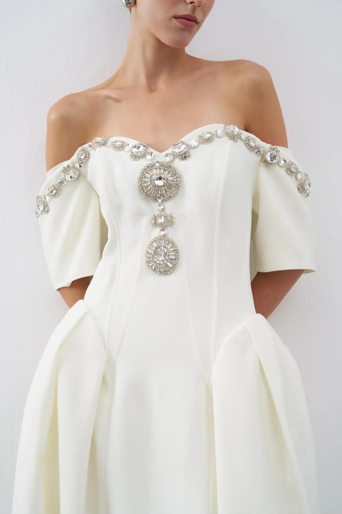 TAŞ İŞLEMELİ DÜŞÜK OMUZ PİLELİ MİDİ ABİYE ELBİSE 2259