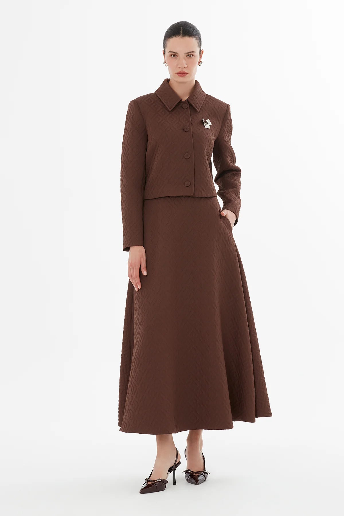 Broşlu Kısa Ceket Ve Pileli Etekli Takım