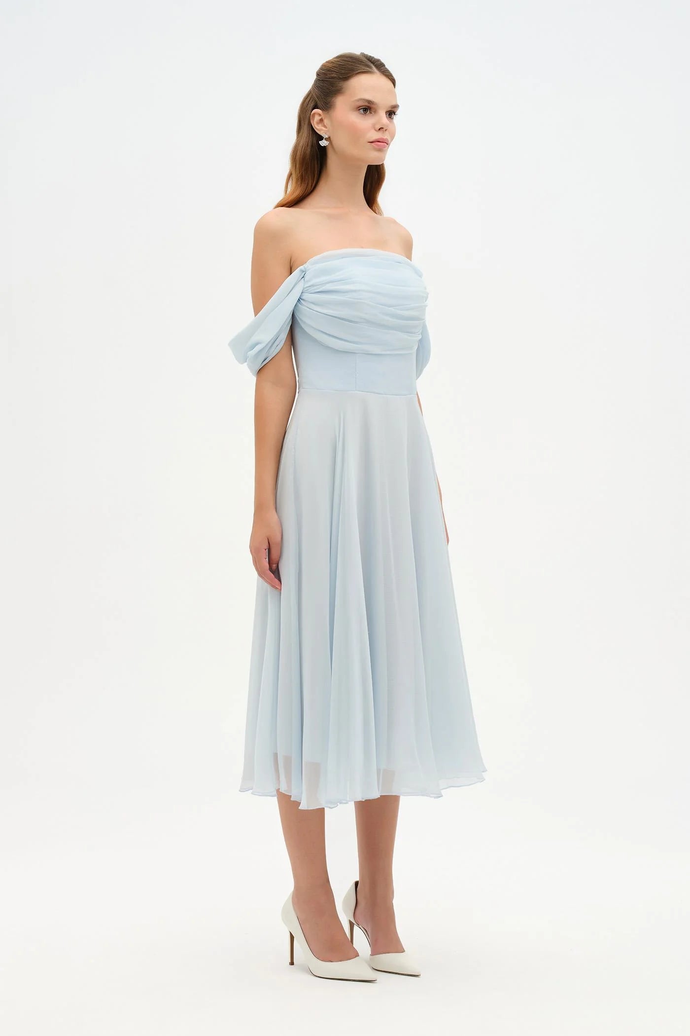 DÜŞÜK KOL İNCE DRAPE DETAYLI MİDİ ŞİFON ABİYE ELBİSE - 26202C