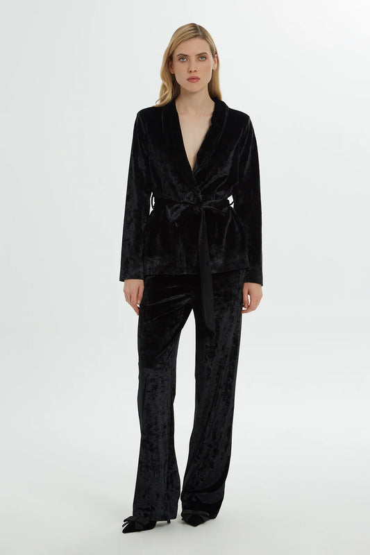 Ceketi Kuşaklı Rahat Kesim Pantolonlu Takım