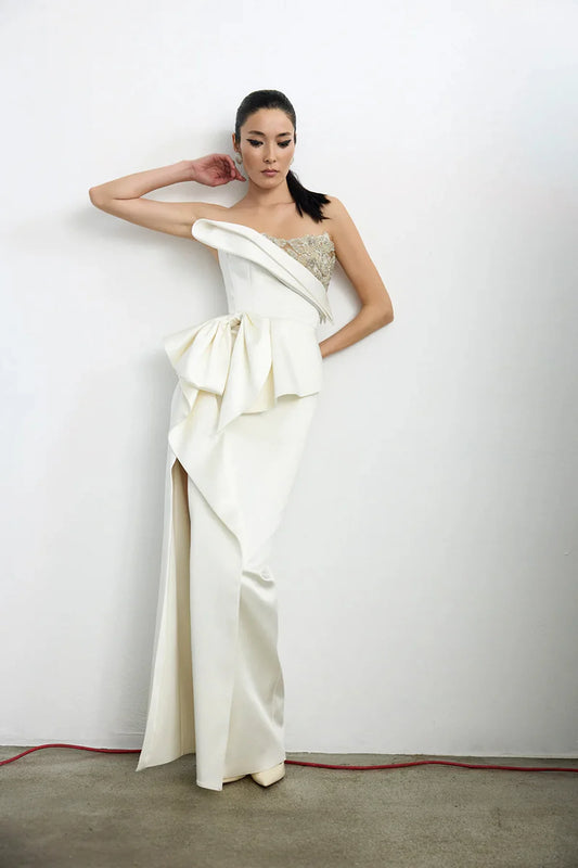 TAŞ İŞLEMELİ FİYONK DETAYLI STRAPLEZ UZUN ABİYE ELBİSE