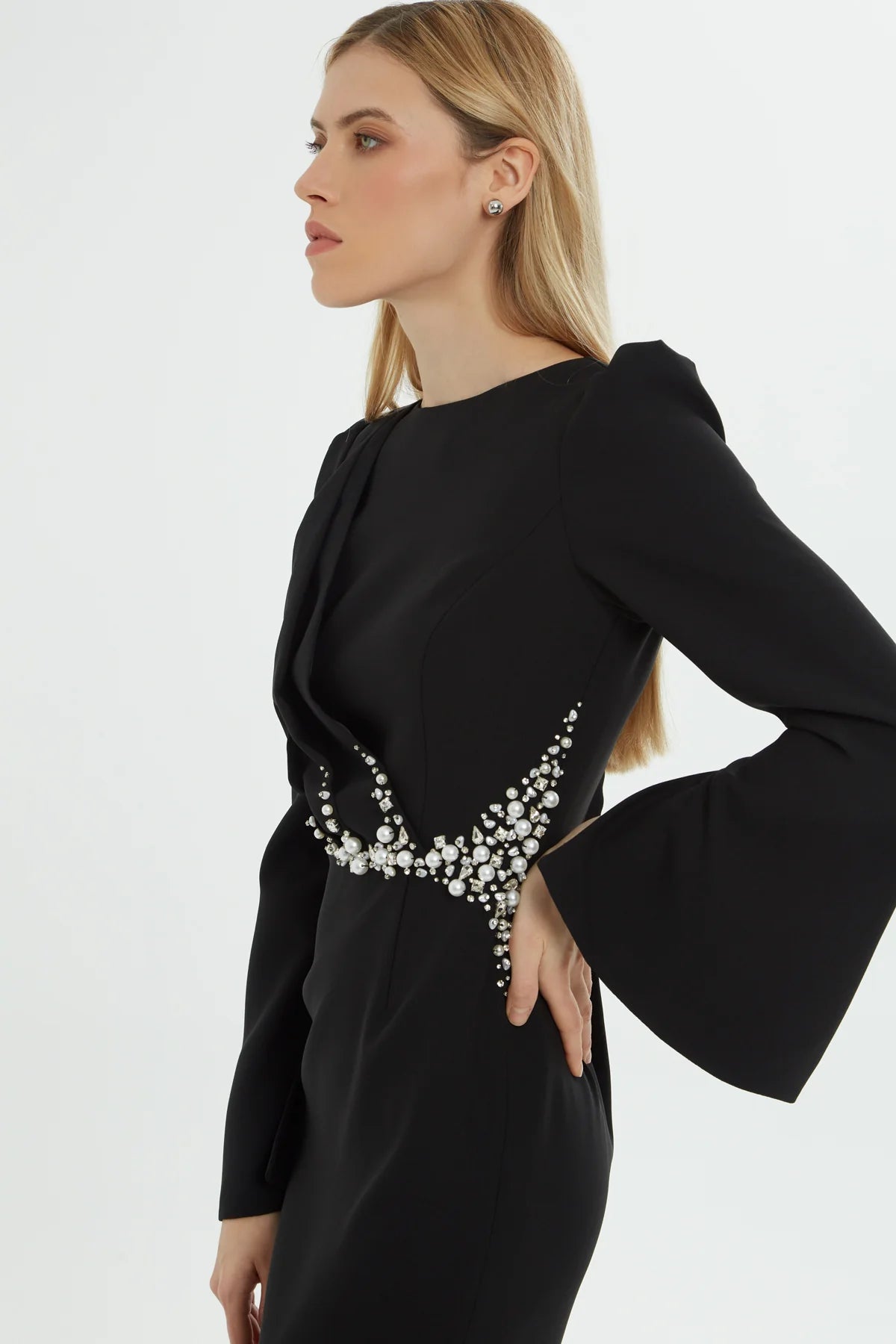 Sırt Detaylı İşlemeli Siyah Uzun Elbise