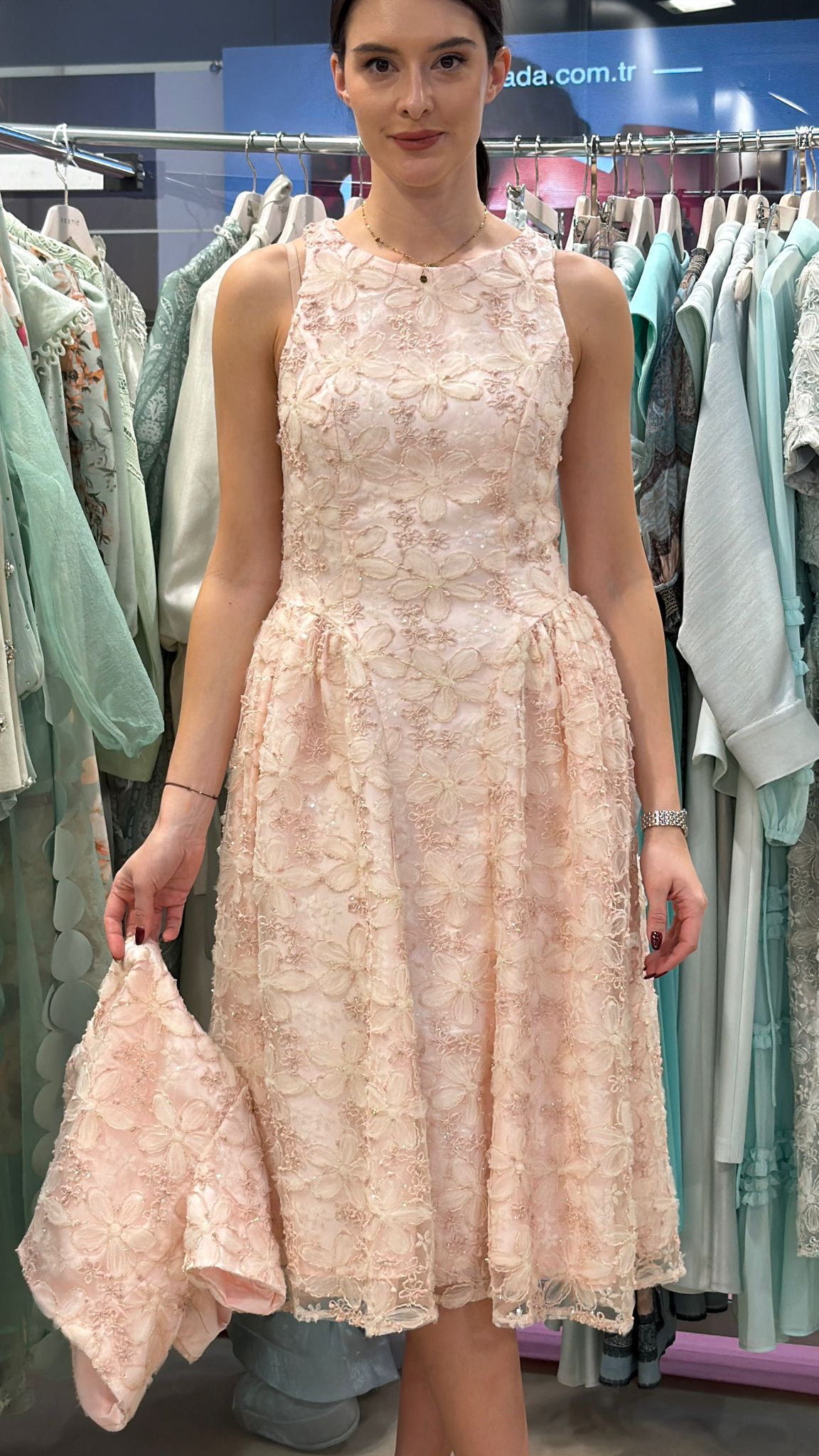 فستان وردي ميدي بجاكيت قصير