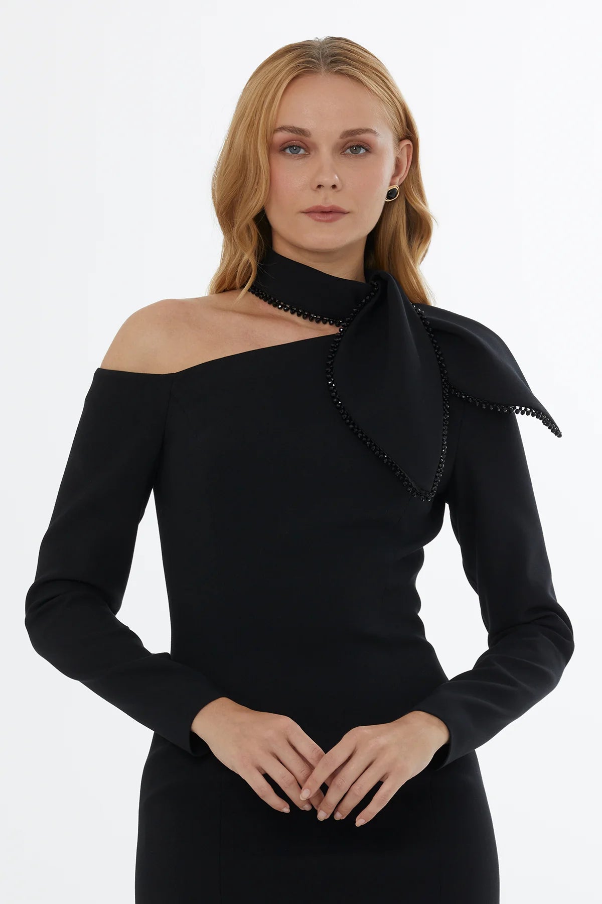 Arka Orta Ve Kollar Gizli Fermuarlı İşlemeli Midi Elbise