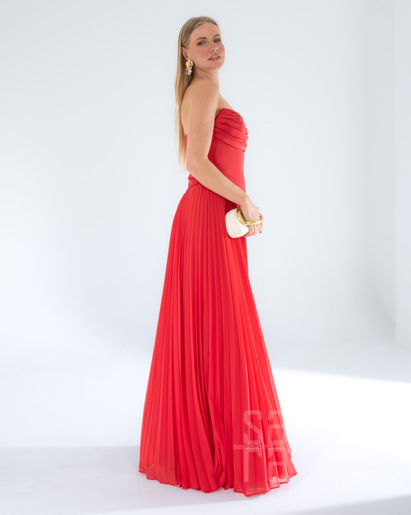 Kırmızı elbise