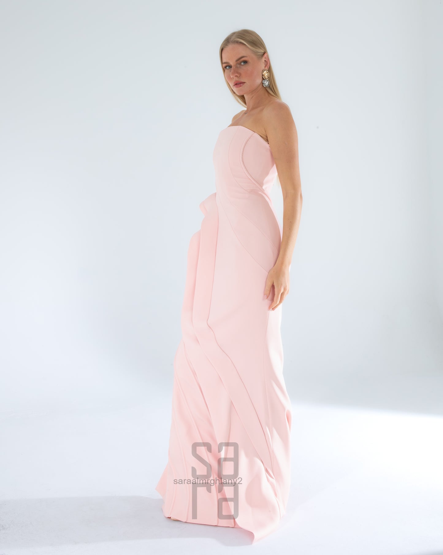 Asimetrik Kesim Drapeli Straplez Uzun Abiye 2223