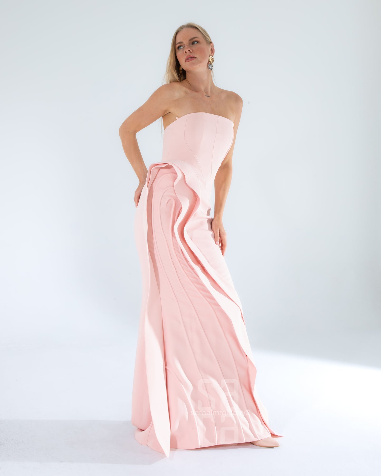 Asimetrik Kesim Drapeli Straplez Uzun Abiye 2223