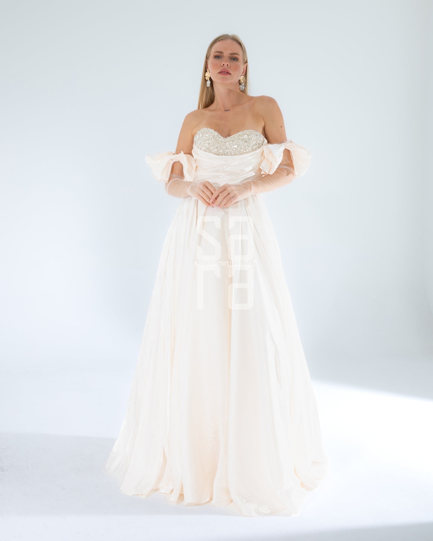 Taş İşlemeli Straplez Saten Abiye Elbise