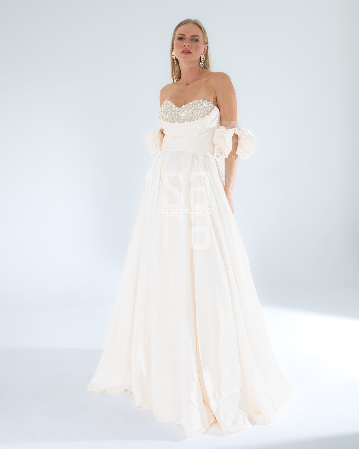 Taş İşlemeli Straplez Saten Abiye Elbise