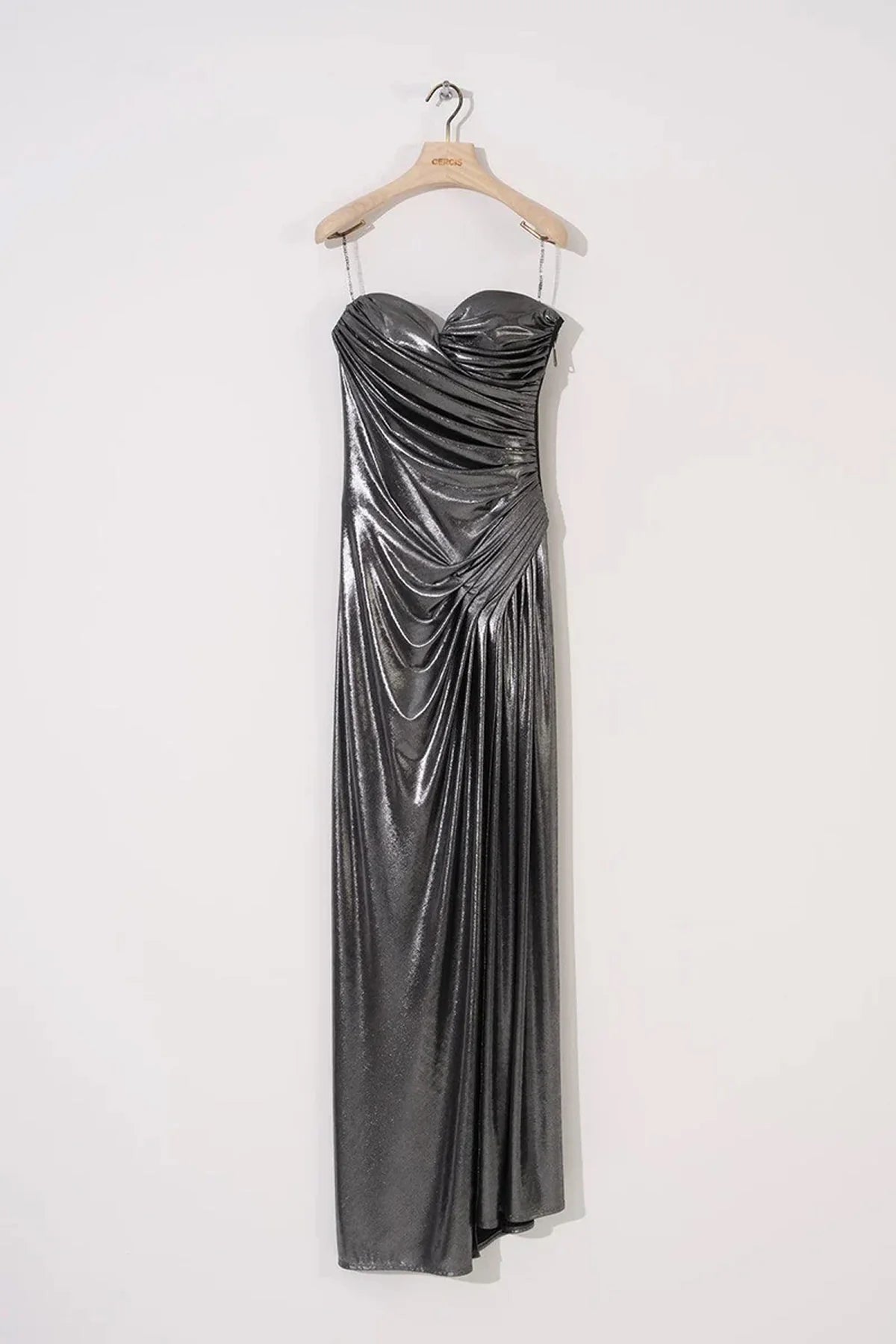 PARLAK STRAPLEZ DRAPELİ YIRTMAÇLI UZUN ELBİSE  2114