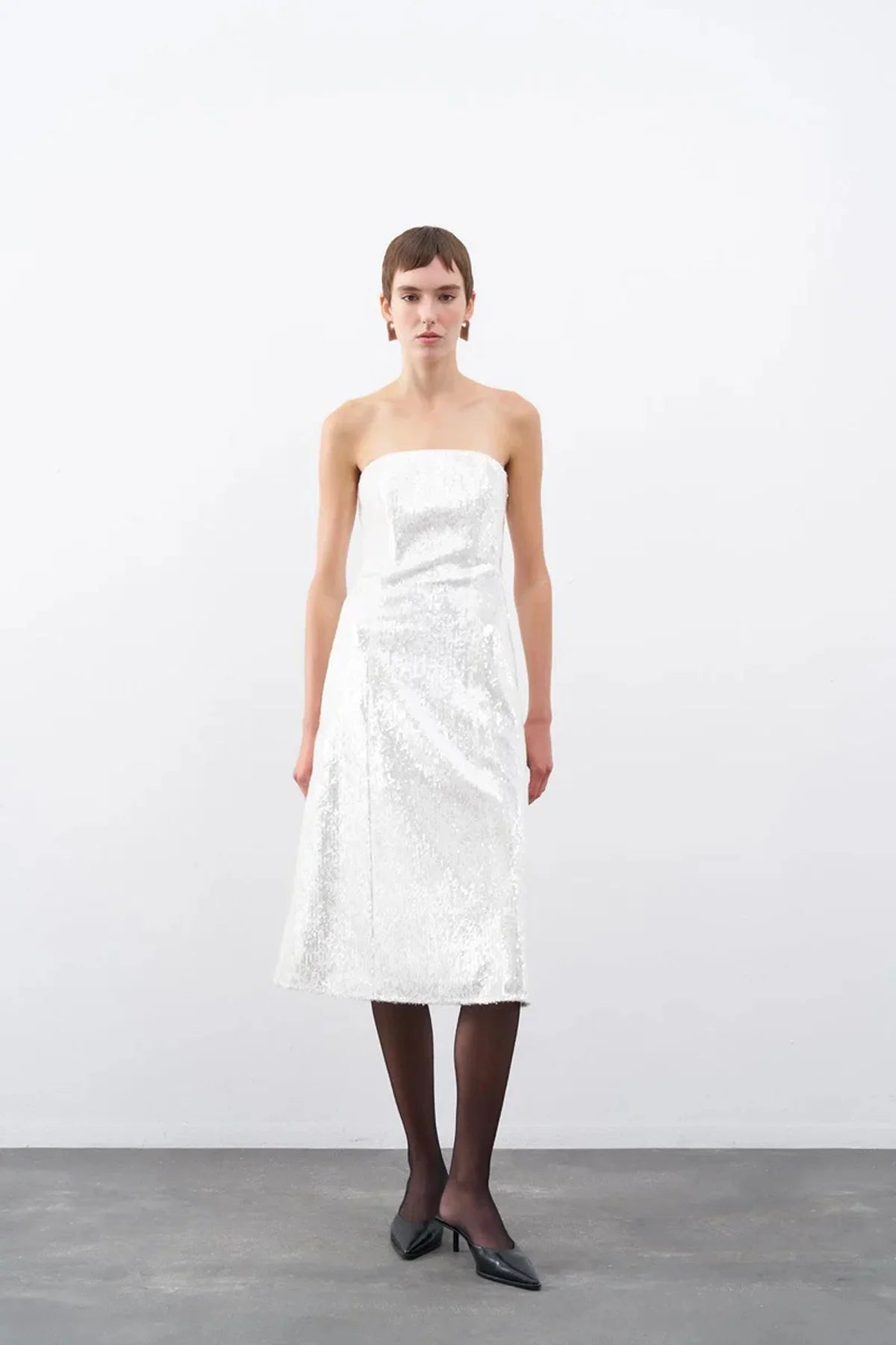 PAYETLİ STRAPLEZ MİDİ ABİYE ELBİSE