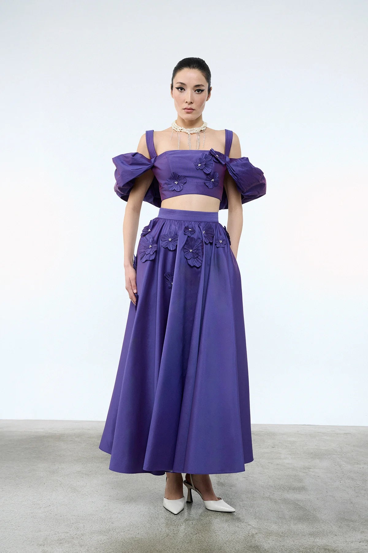 ÇİÇEK APLİKELİ CROP VE KABARIK ETEKLİ ABİYE TAKIM