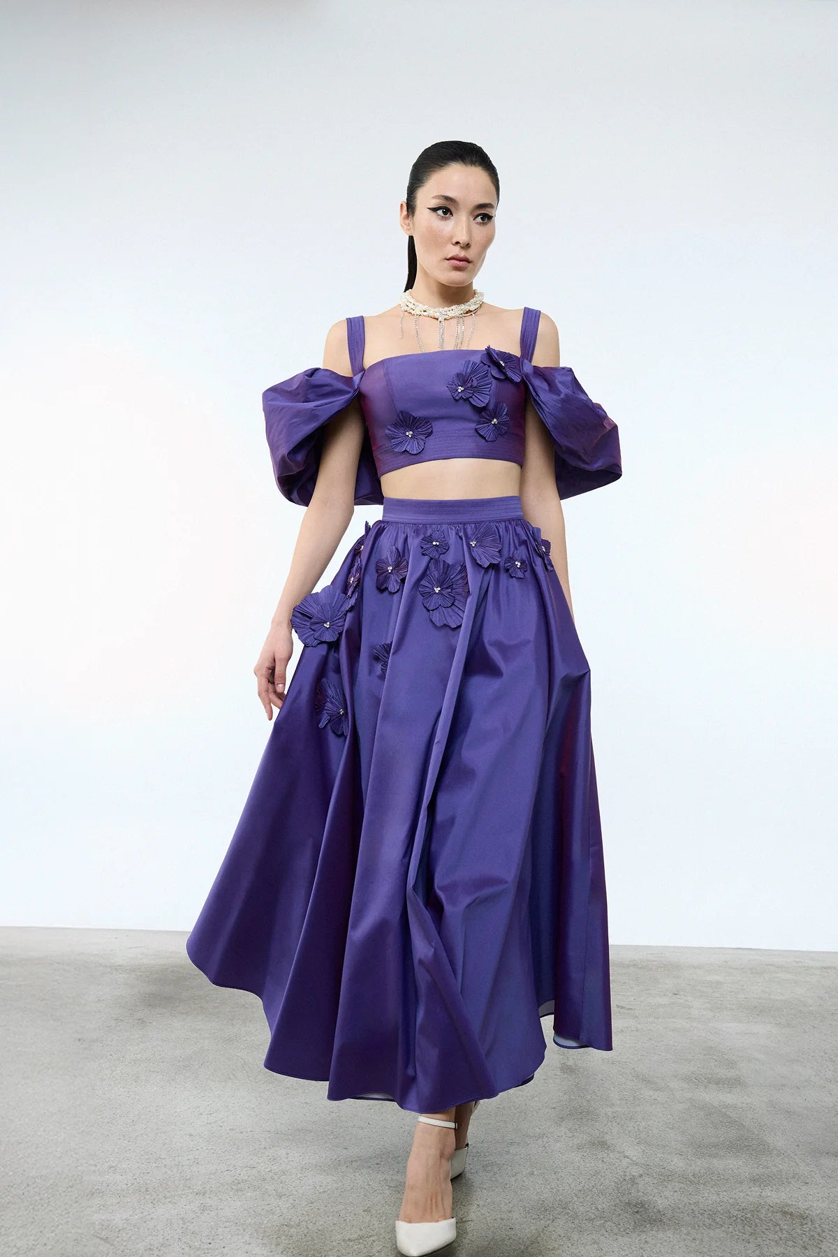 ÇİÇEK APLİKELİ CROP VE KABARIK ETEKLİ ABİYE TAKIM