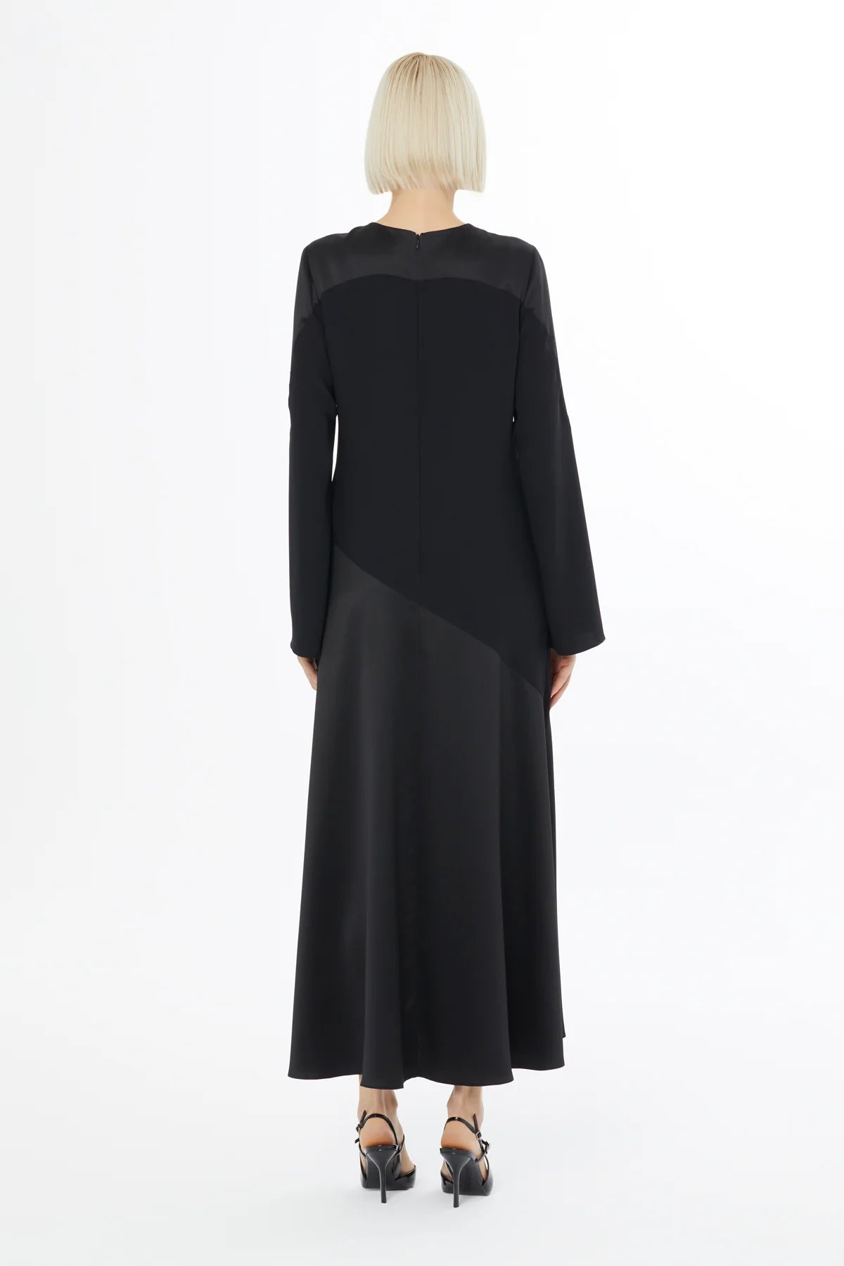 Uzun Kollu Nakış Detaylı Maxi Elbise